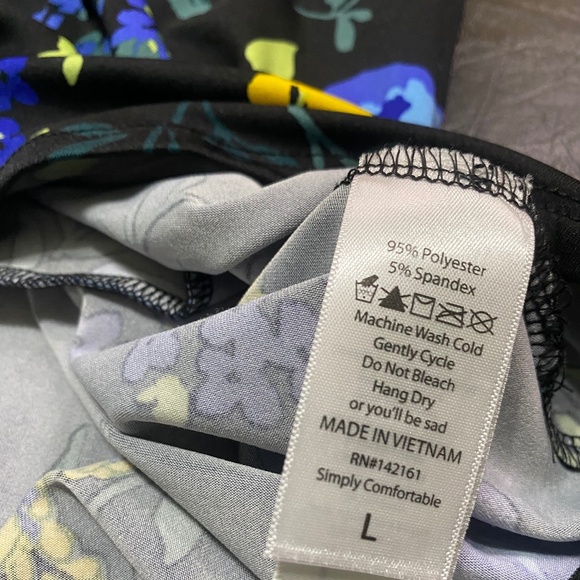 LulaRoe Mitzi Top (L) - Picture 5 of 6